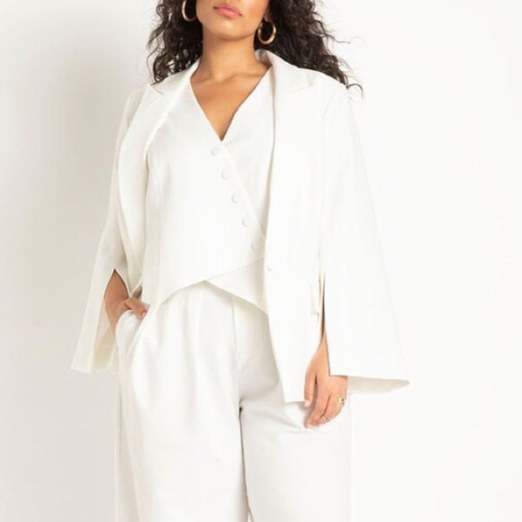 Eloquii Slit Sleeve Button Front Blazer in Red, Size 18 - Picture 2 of 13